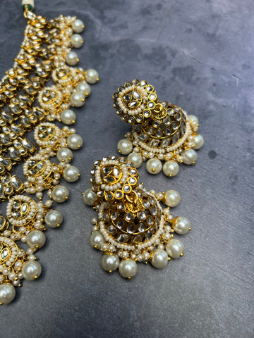 Image of V Shaped Kundan Necklace Set