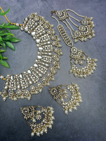 Image of Kundan Choker Set With Passa