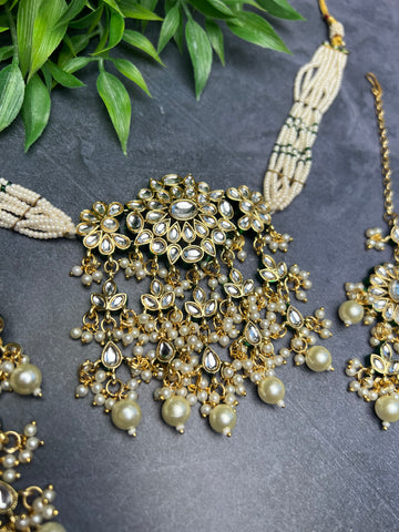 Image of Chandelier Kundan Choker Set