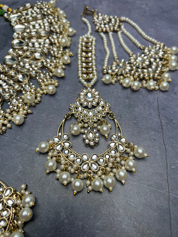 Image of Kundan Choker Set With Passa