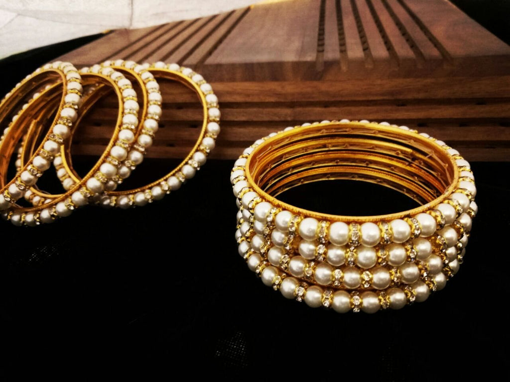 White Moti Kara Set Bangels