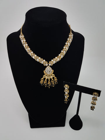 Image of Black And Gold Necklace Set