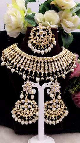 Image of Gold Toned Kundan Choker Set