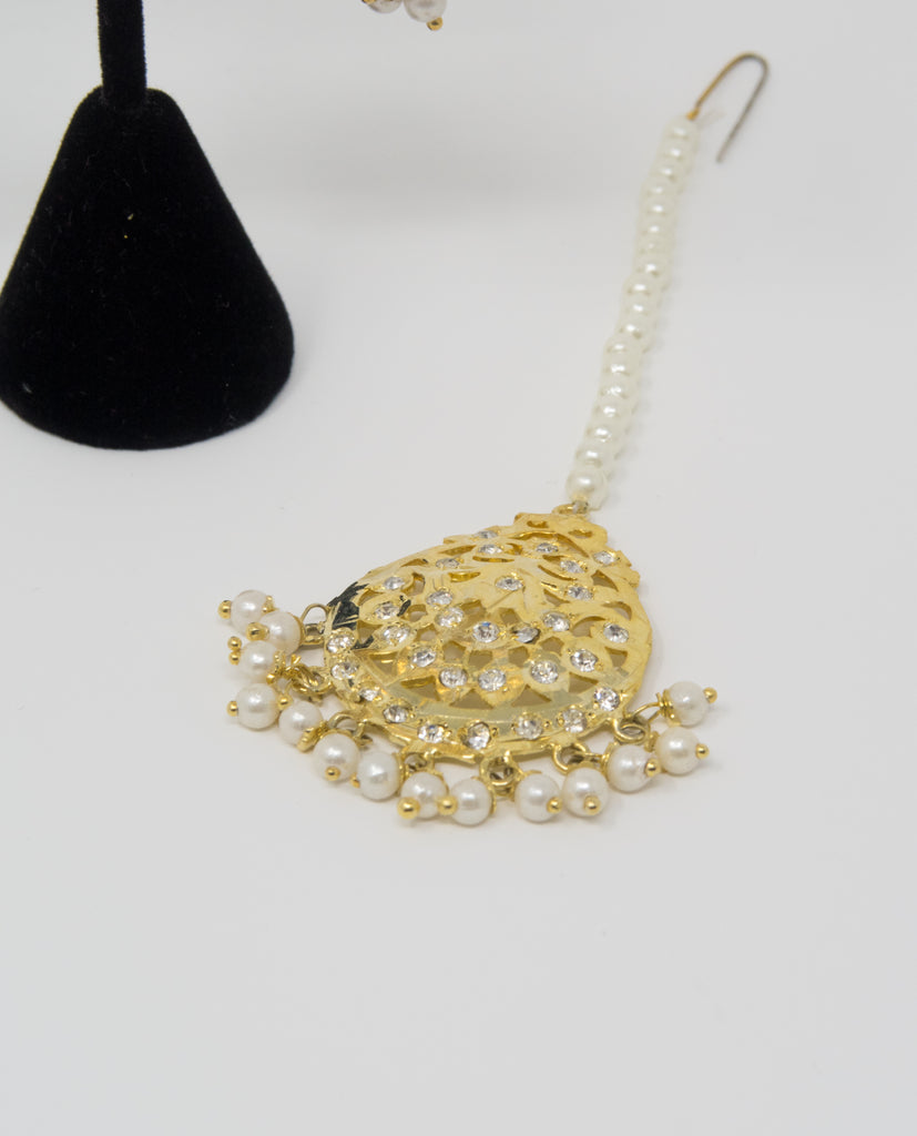 Gold Jadau Set With Pearls