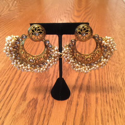 Image of Gold Clustered Pearl Set Earring & Tikka (3Pc)