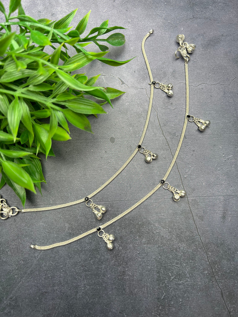 Black Stoned Simple Anklets Jhanjraan