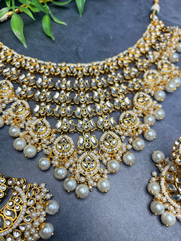 Image of V Shaped Kundan Necklace Set